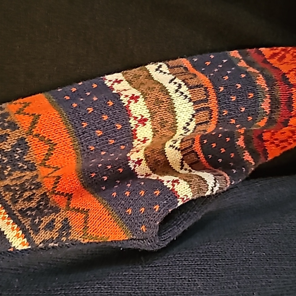 NorthStyle Sweater - Picture 2 of 4